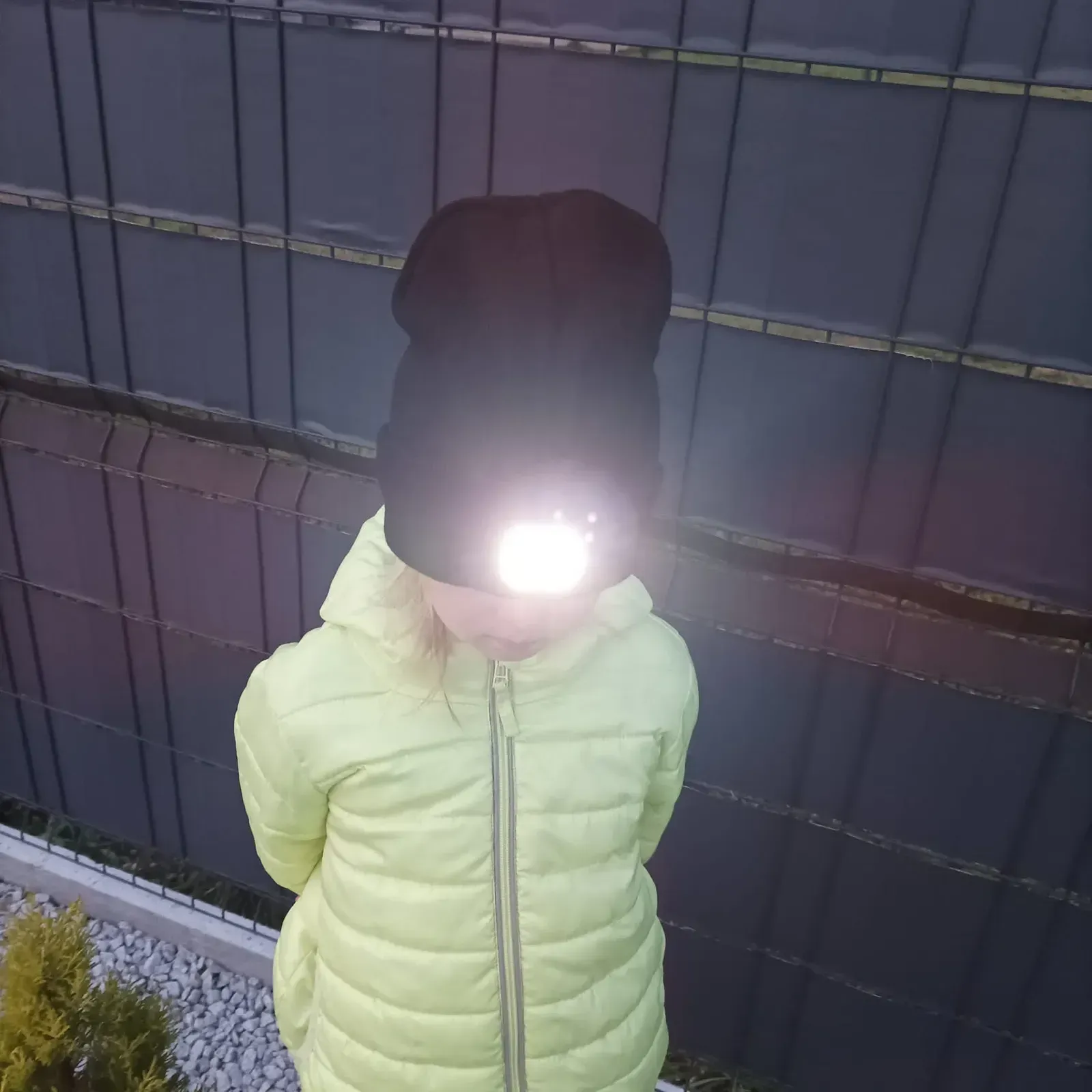 Căciulă de iarnă neagră cu lanternă LED detașabilă, încărcare USB, 3 moduri de iluminare