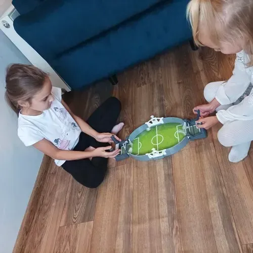 Mini asztali foci 2 játékosnak, 3 labdával és 4 irányítófogantyúval