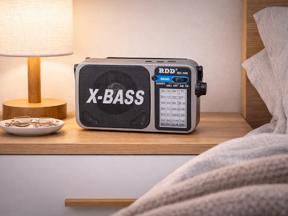 Přenosné rádio FM/AM/SW1/SW2 s X-BASS a LED svítilnou, aku 