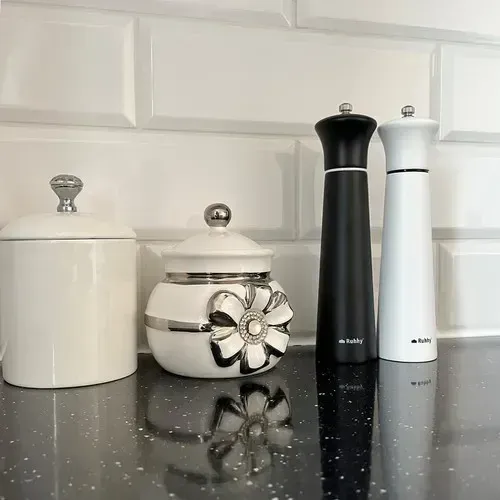 Râșnițe manuale pentru sare și piper din lemn masiv, 2 buc., mecanism ceramic, reglarea granulației